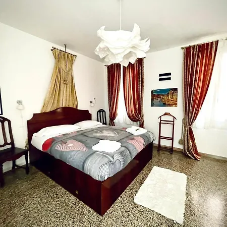 Ve-nice Misericordia C2607b * Venice